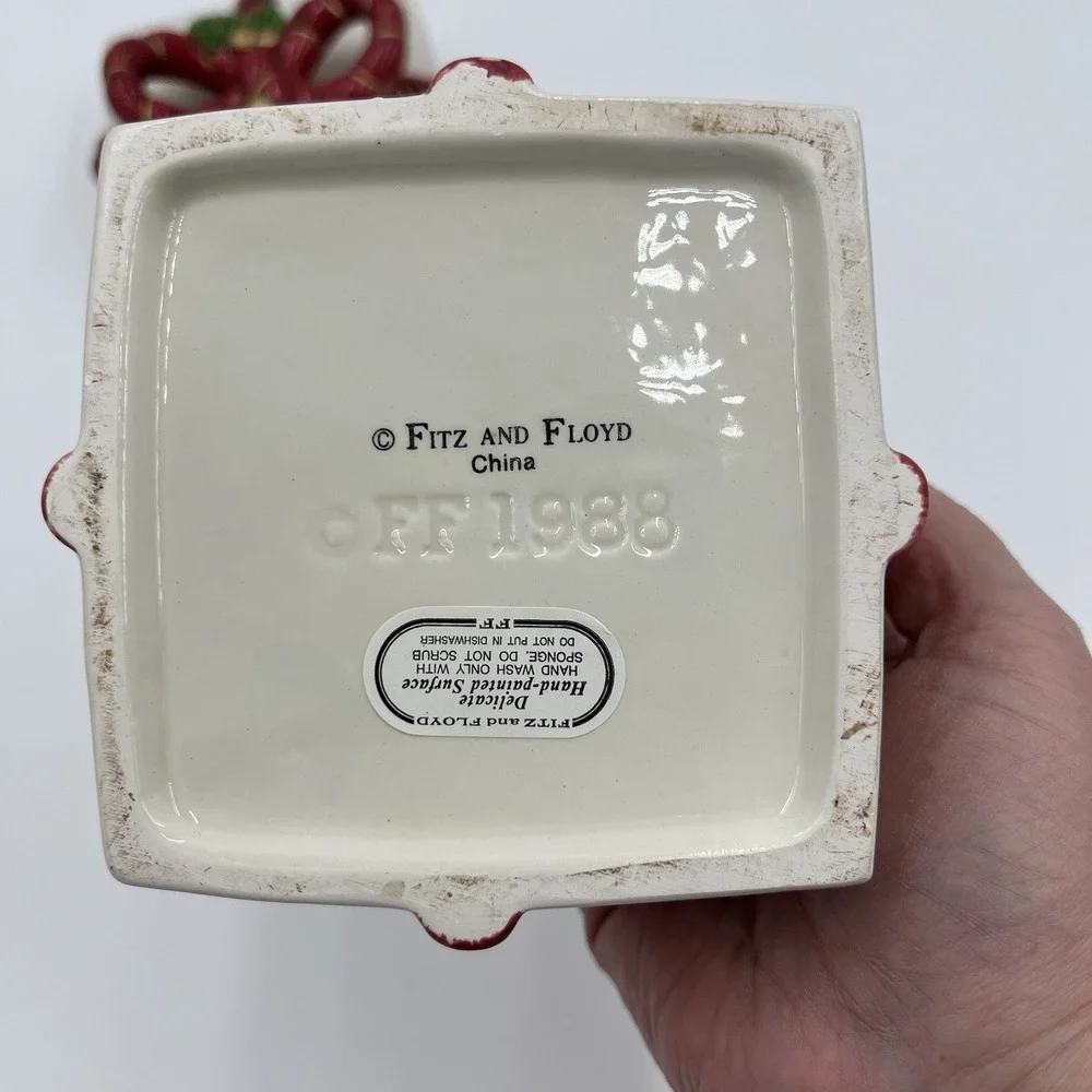 Vintage Fitz and Floyd Christmas bow Ceramic trinket box  